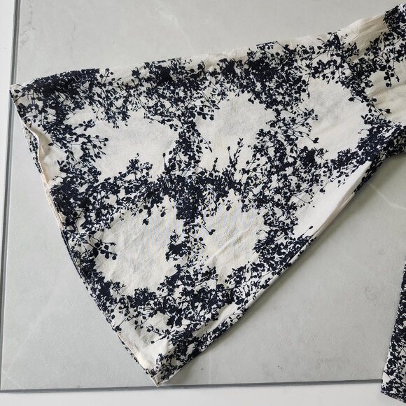 $5 LAST CALL! CLUB MONACO // Floral Blouse - Picture 6 of 9